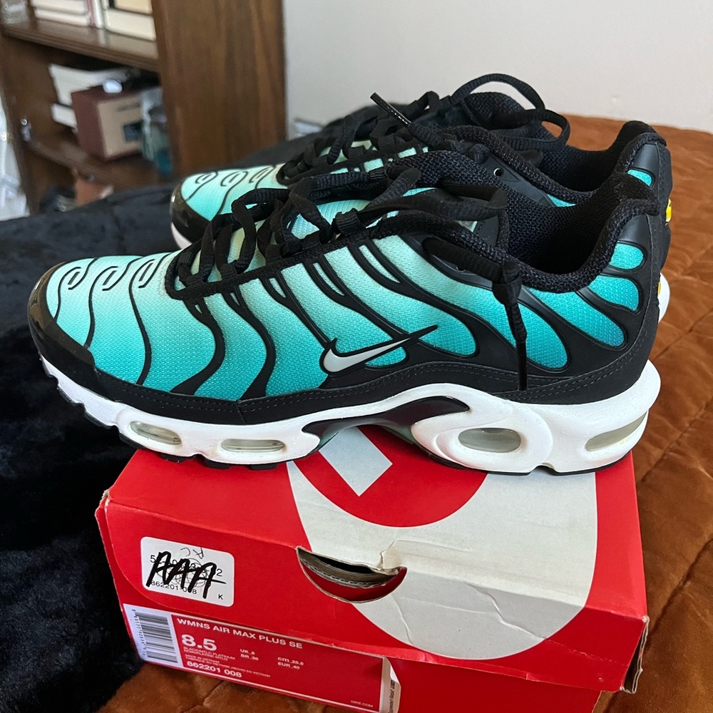 Women’s air max plus se